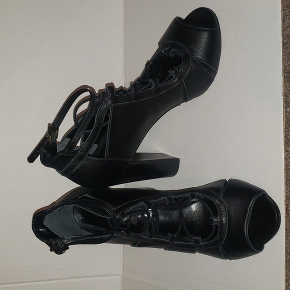 Sexy! JORGE BISCHOFF BLACK LEATHER strappy block heel 6 - Picture 2 of 11
